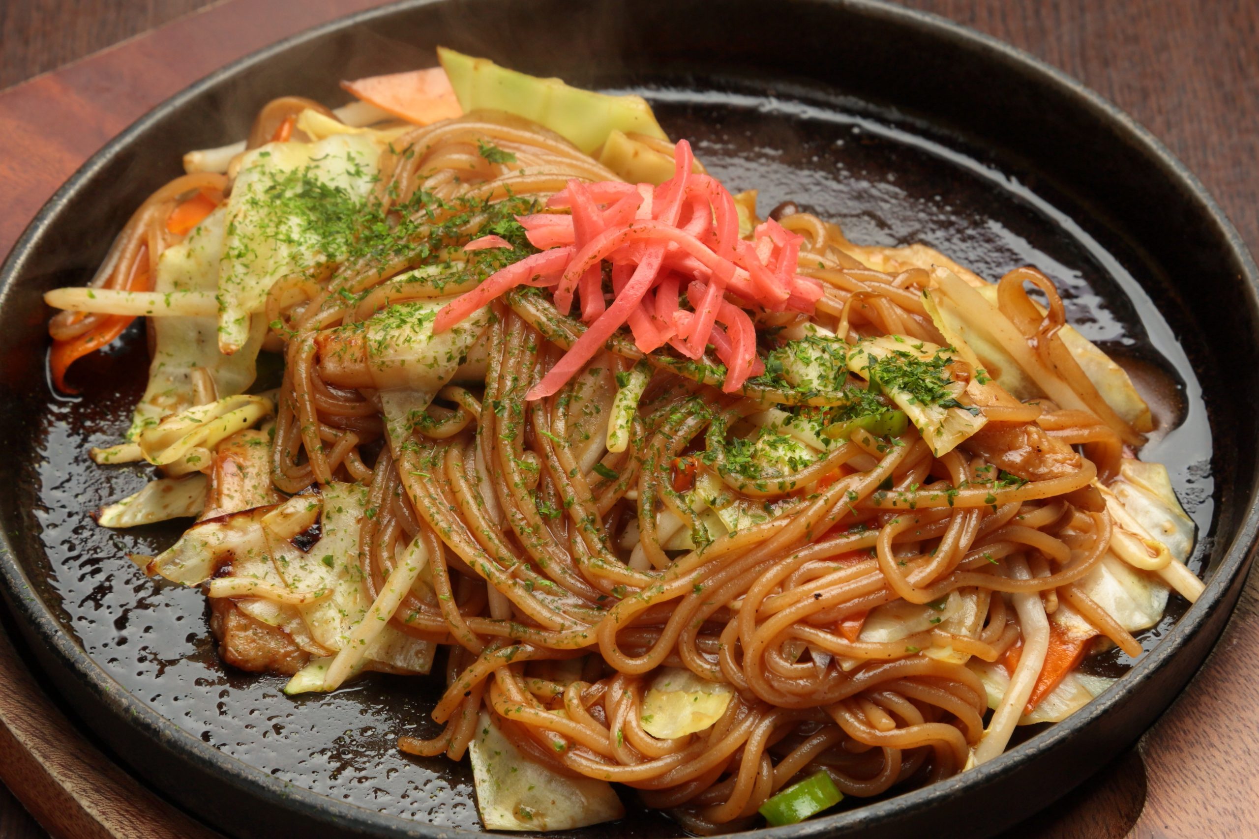 人気メニューのアースミート焼きそば