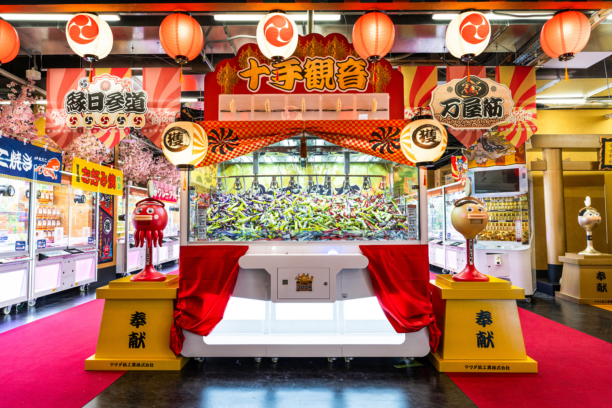 圧巻の10本クレーンゲーム「十手観音」（じゅっしゅかんのん）